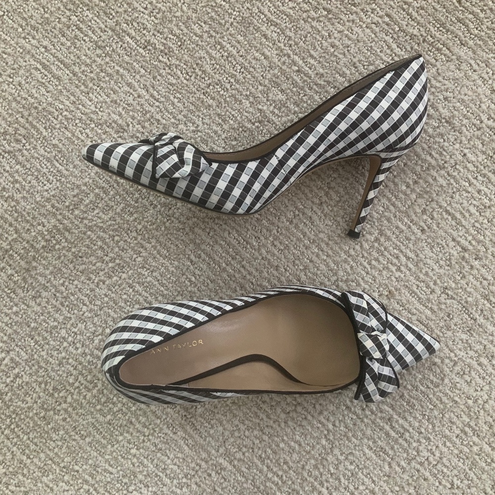 Ann Taylor Black and White Pumps